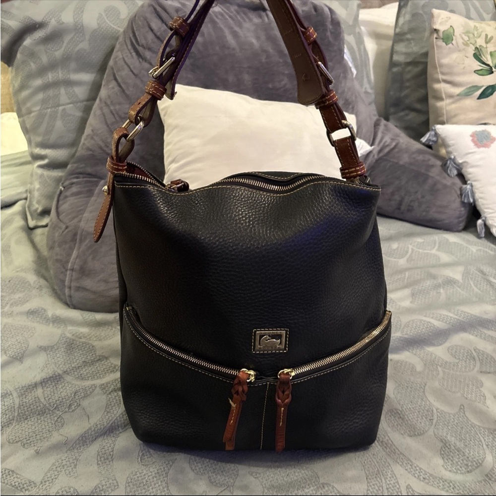 Dooney & Bourke Elegant Black Leather Women's Bag